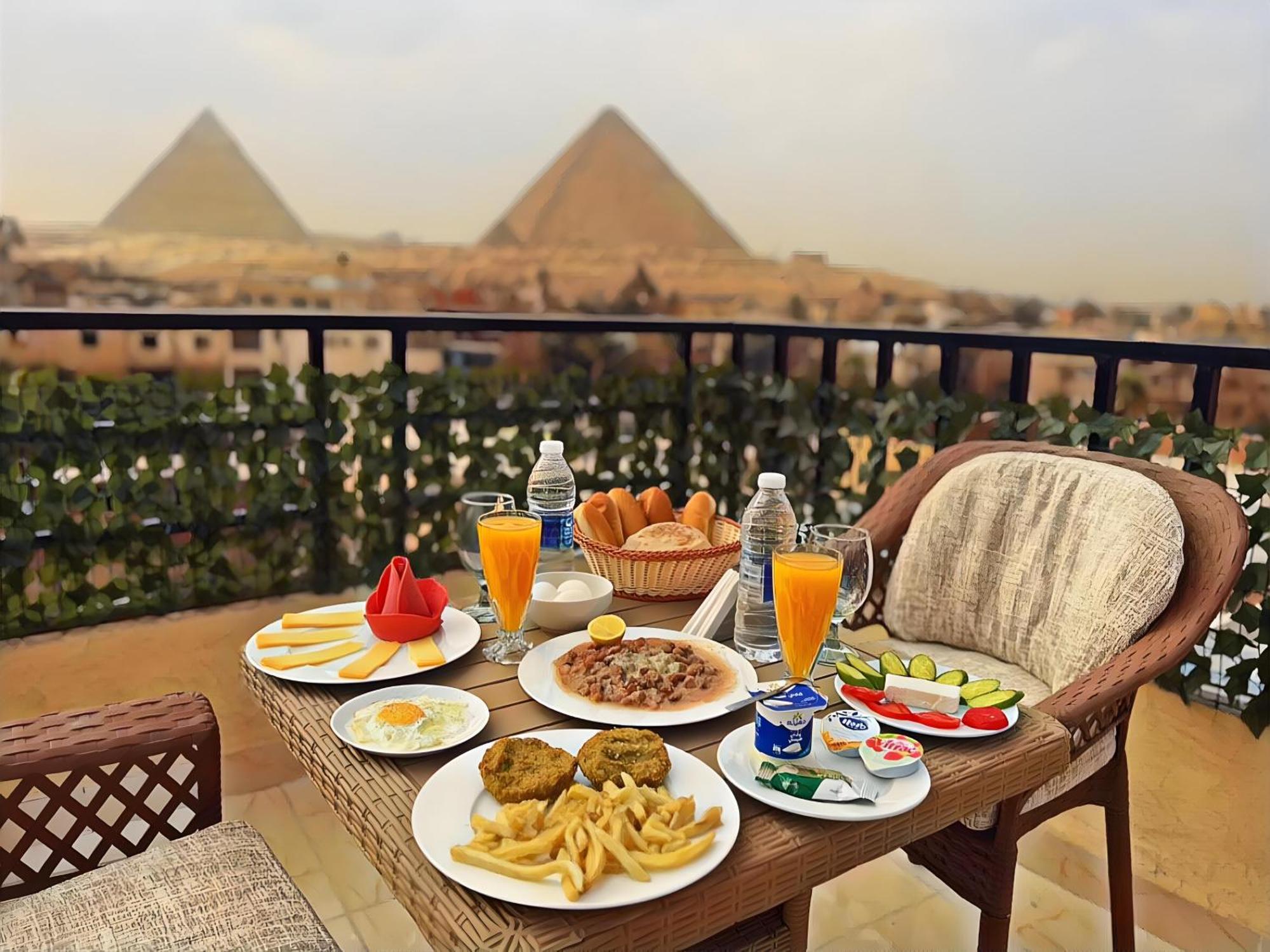 Pyramids Crypt Gate Way 5*