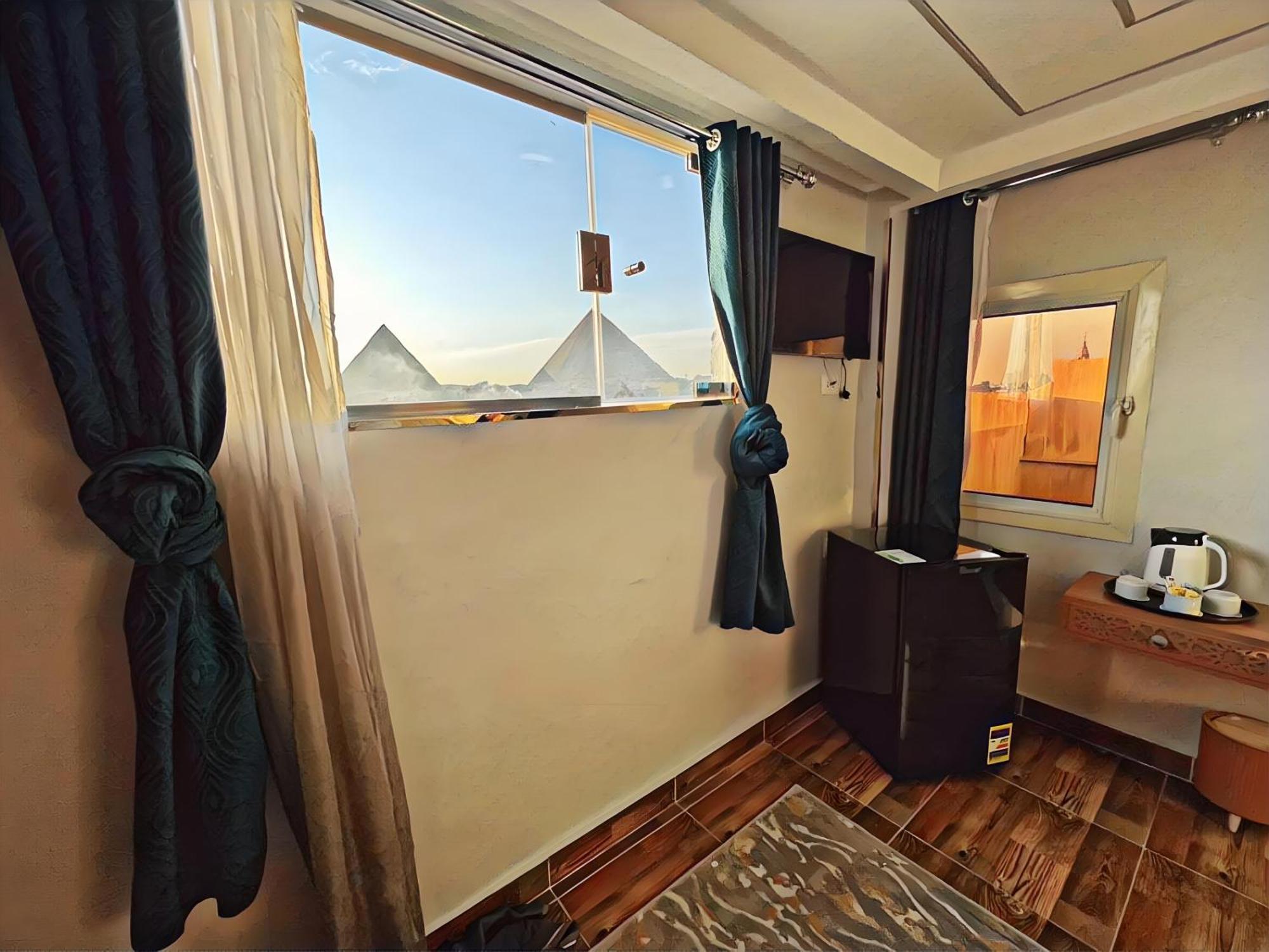 Pyramids Crypt Gate Way 5* Cairo