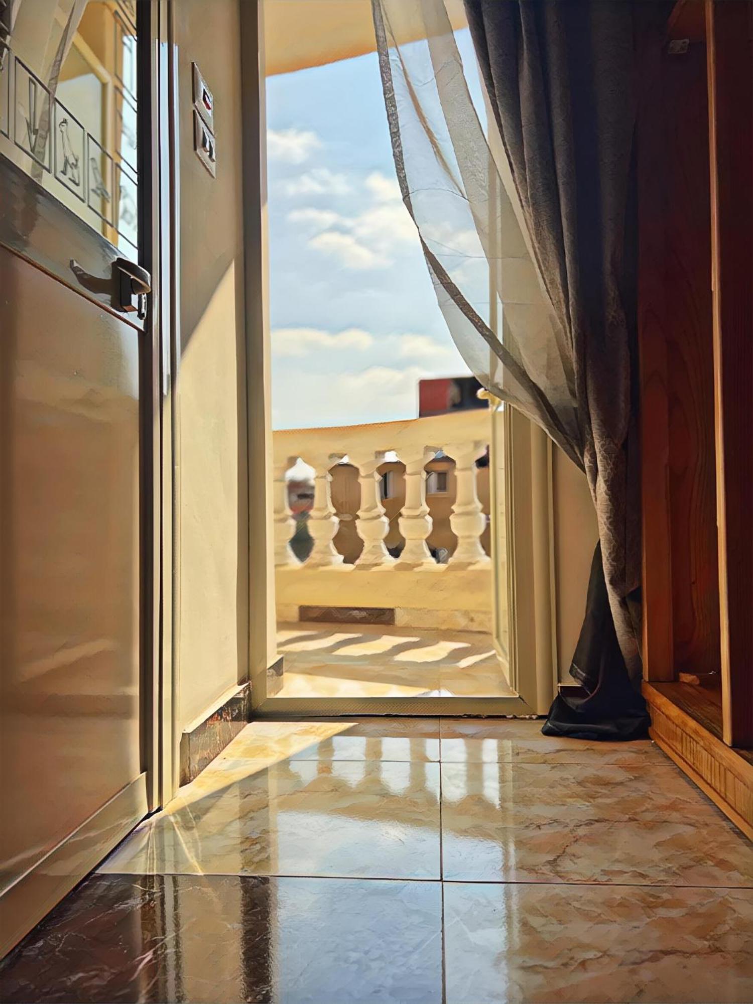 Pyramids Crypt Gate Way Hotel Cairo