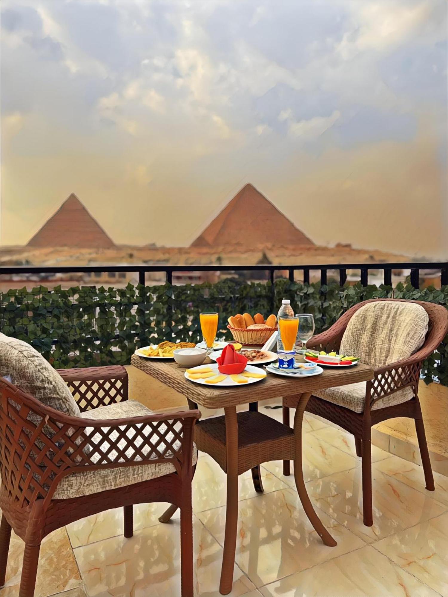 Pyramids Crypt Gate Way Hotel