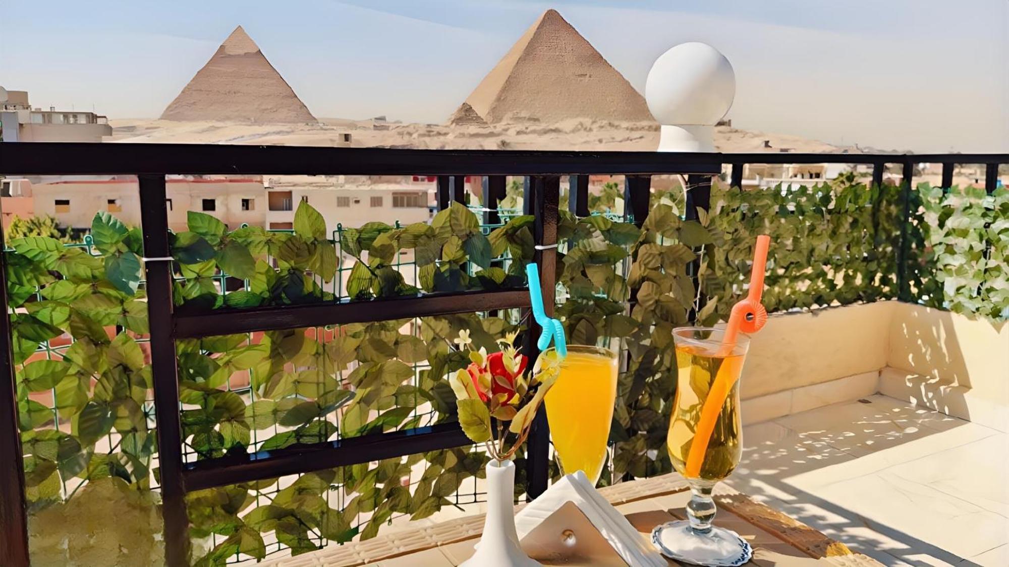 Pyramids Crypt Gate Way 5*